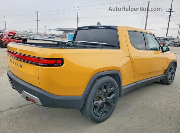 7FCTGAAA2PN019677 2023 RIVIAN RIT Желтый Передняя правая четверть