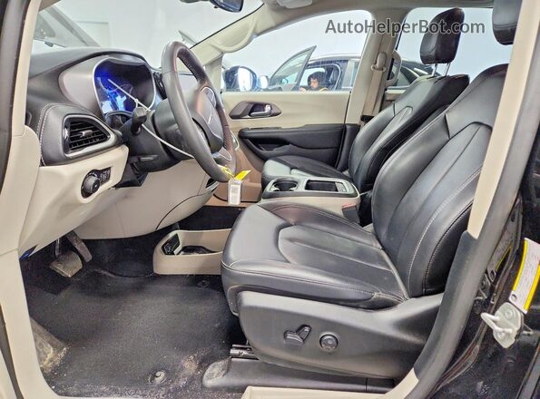 2C4RC1S77RR156781 2024 CHRYSLER PACIFICA Черный Вид салона спереди