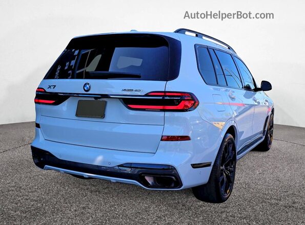 5UX23EM04P9RR2231 2023 BMW X7 White Front view