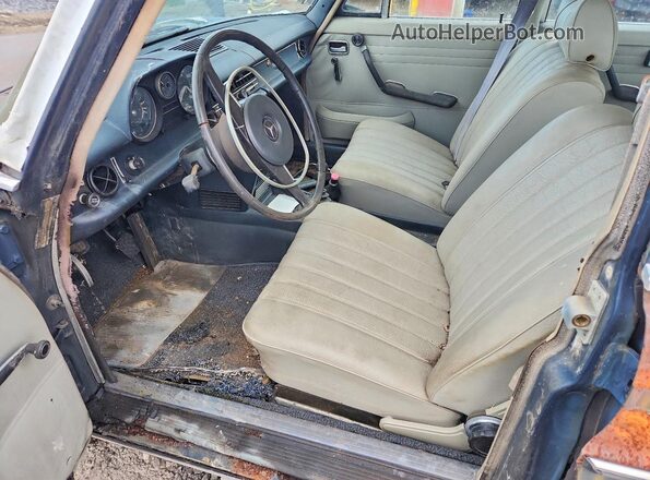 114015100304449 1971 MERCEDES-BENZ 230 Brown Widok deski rozdzielczej