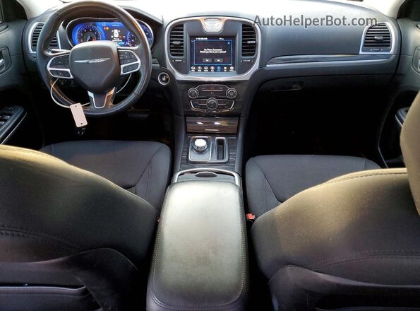 2C3CCAAG0KH582660 2019 CHRYSLER 300 Серый Вид панели приборов