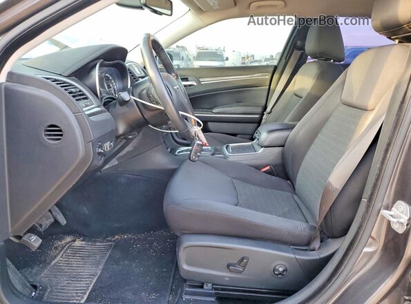 2C3CCAAG0KH582660 2019 CHRYSLER 300 Серый Вид салона спереди