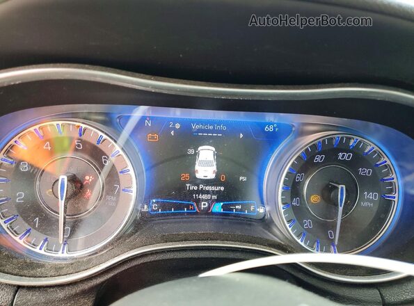 2C3CCAAG0KH648365 2019 CHRYSLER 300 Серебряный Вид щитка приборов