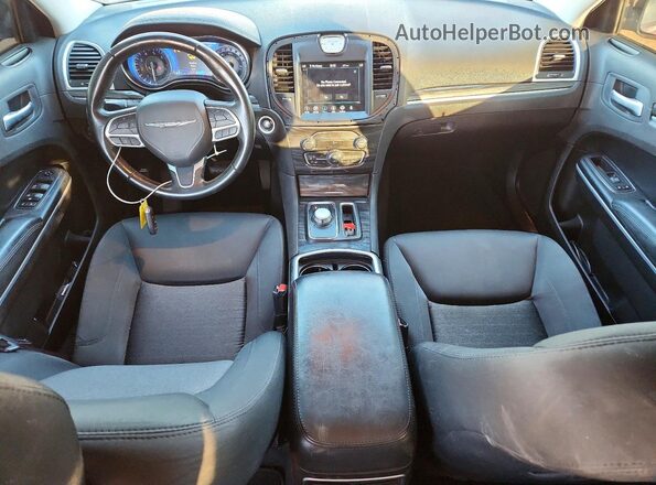 2C3CCAAG0LH179019 2020 CHRYSLER 300 Темно-бордовый Вид панели приборов