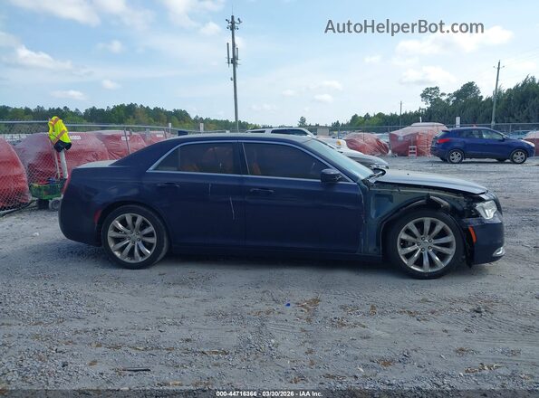 2C3CCAAG3HH625834 2017 CHRYSLER 300 Синий Вид задней части салона