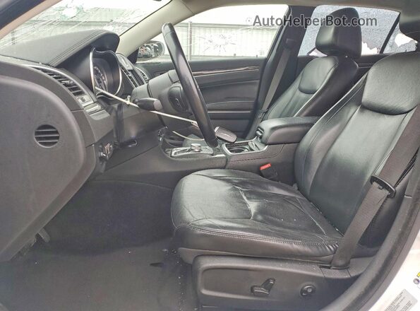 2C3CCAAG4GH106399 2016 CHRYSLER 300 White Widok wnętrza z przodu