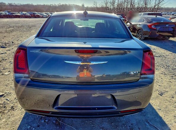 2C3CCAAG6JH317014 2018 CHRYSLER 300 Gray Widok z tyłu