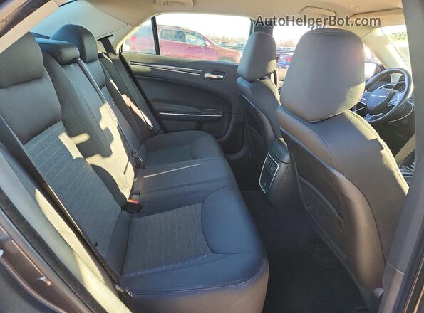 2C3CCAAG6JH317014 2018 CHRYSLER 300 Gray Widok tylnych siedzeń