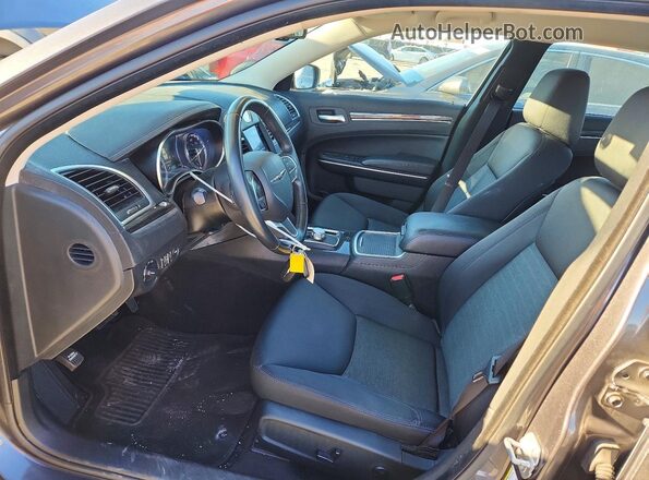 2C3CCAAG6JH317014 2018 CHRYSLER 300 Gray Widok wnętrza z przodu