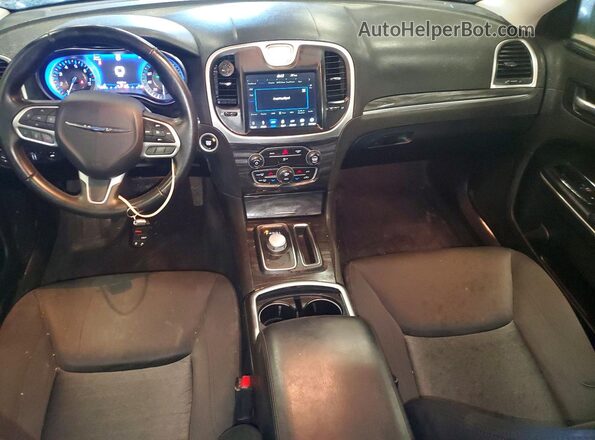 2C3CCAAG7JH294052 2018 CHRYSLER 300 Серый Вид панели приборов