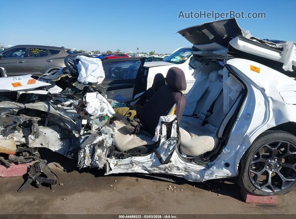 2C3CCAAG8KH727184 2019 CHRYSLER 300 Белый Вид задней части салона