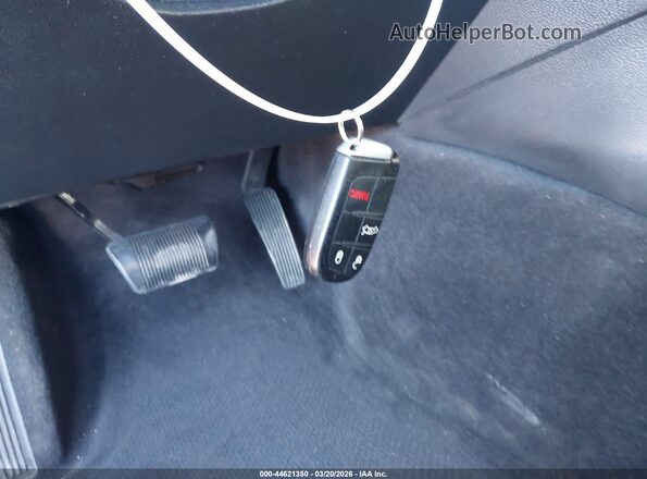2C3CCAAGXJH308980 2018 CHRYSLER 300 Красный Вид панели приборов