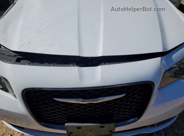 2C3CCABG2KH533636 2019 CHRYSLER 300 White Widok wnętrza z tyłu