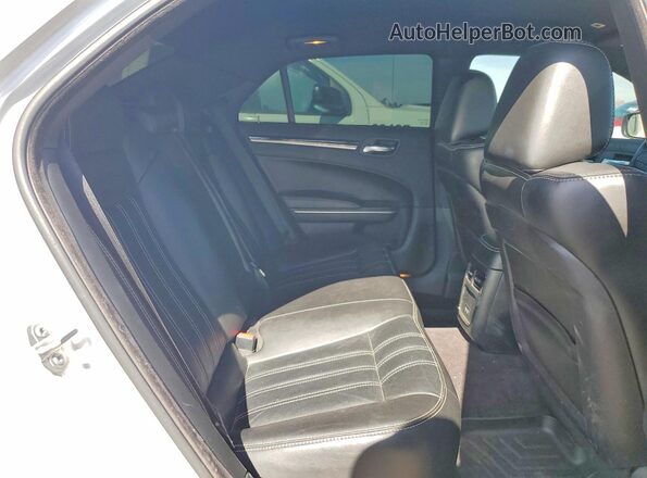 2C3CCABG2KH533636 2019 CHRYSLER 300 White Widok tylnych siedzeń