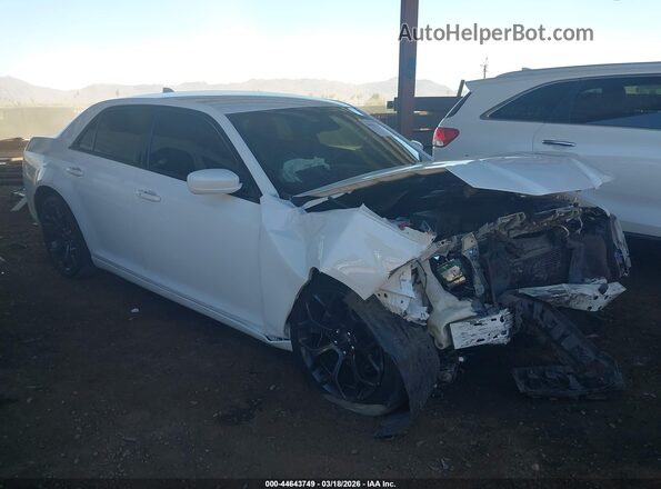 2C3CCABG3KH697851 2019 CHRYSLER 300 Белый Передняя правая четверть