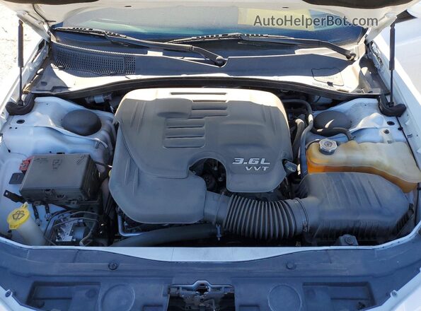 2C3CCABG3KH708086 2019 CHRYSLER 300 White Widok wnętrza z tyłu