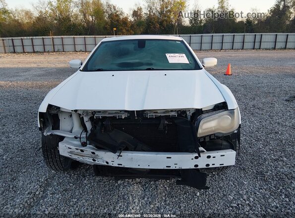 2C3CCABG3NH184569 2022 CHRYSLER 300 White Rear interior view