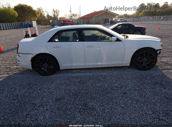 2C3CCABG3NH184569 2022 CHRYSLER 300 White 360 interior view