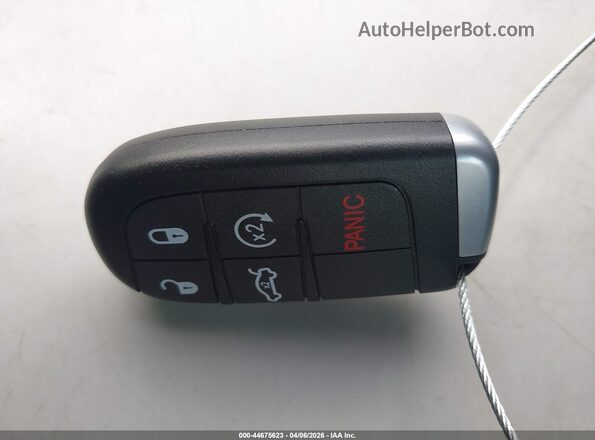 2C3CCABG4JH239931 2018 CHRYSLER 300 Серебряный Вид панели приборов