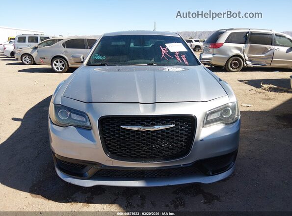 2C3CCABG4JH239931 2018 CHRYSLER 300 Серебряный Вид щитка приборов