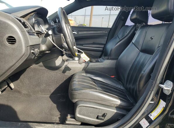 2C3CCABG4KH585429 2019 CHRYSLER 300 Черный Вид салона спереди
