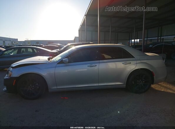 2C3CCABG4PH589973 2023 CHRYSLER 300 Silver 
