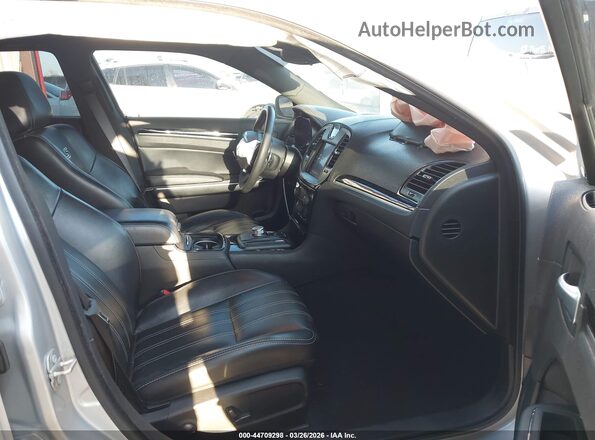 2C3CCABG4PH589973 2023 CHRYSLER 300 Silver Вид салону спереду