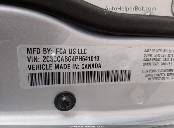 2C3CCABG4PH641019 2023 CHRYSLER 300 Silver ძრავის განყოფილების ხედი