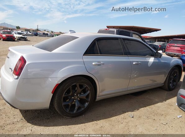 2C3CCABG4PH641019 2023 CHRYSLER 300 Silver უკანა სალონის ხედი