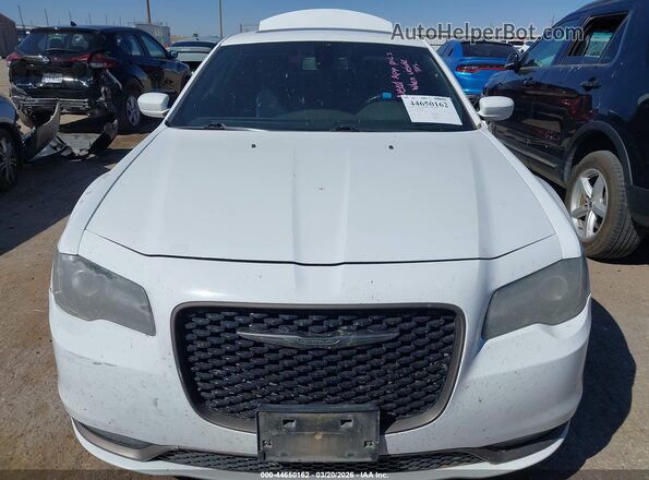 2C3CCABG6HH538816 2017 CHRYSLER 300 Белый Вид задней части салона