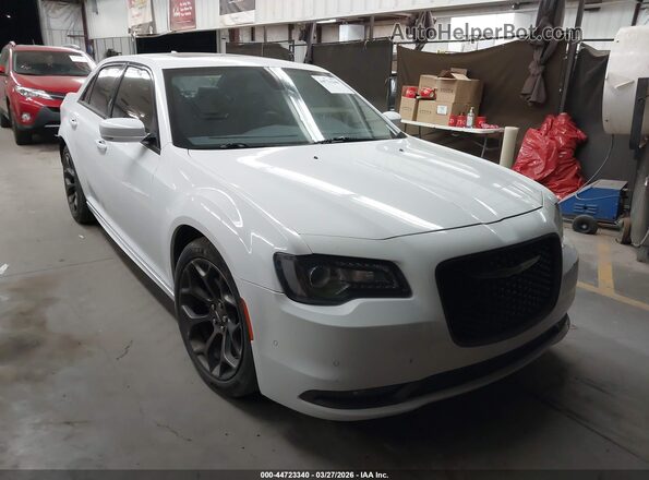 2C3CCABG6HH624174 2017 CHRYSLER 300 Белый Передняя правая четверть