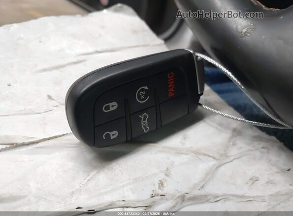 2C3CCABG6HH624174 2017 CHRYSLER 300 Белый Вид панели приборов