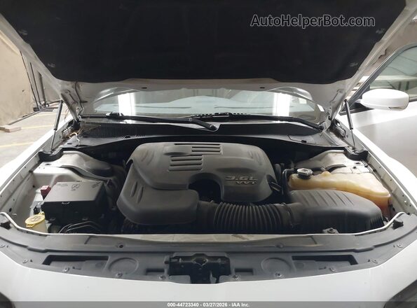 2C3CCABG6HH624174 2017 CHRYSLER 300 Белый Вид сзади