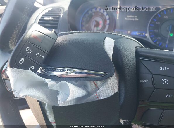 2C3CCABG8KH686649 2019 CHRYSLER 300 Black Dashboard view