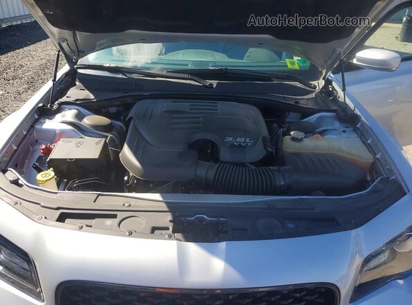 2C3CCABGXKH654494 2019 CHRYSLER 300 Silver უკანა სალონის ხედი