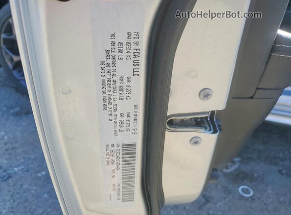 2C3CCABGXKH654494 2019 CHRYSLER 300 Silver ძრავის განყოფილების ხედი