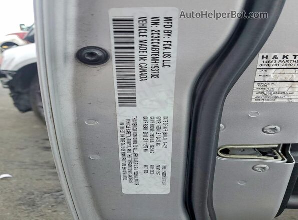 2C3CCABT6NH193702 2022 CHRYSLER 300 Silver ძრავის განყოფილების ხედი