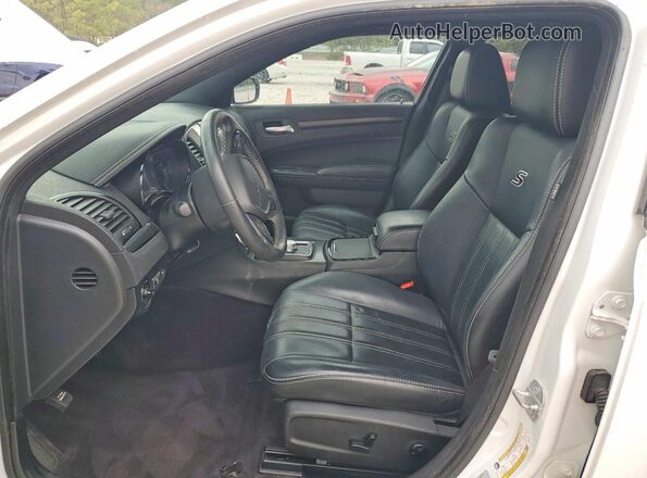 2C3CCABTXGH234111 2016 CHRYSLER 300 Белый Вид салона спереди