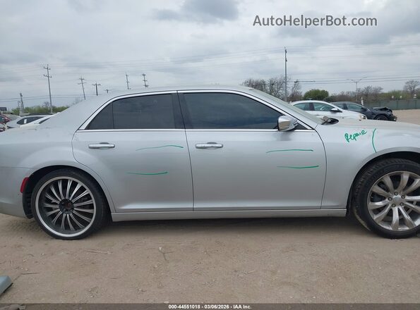 2C3CCAEG2KH617435 2019 CHRYSLER 300 Серебряный Панорамный вид салона 360°