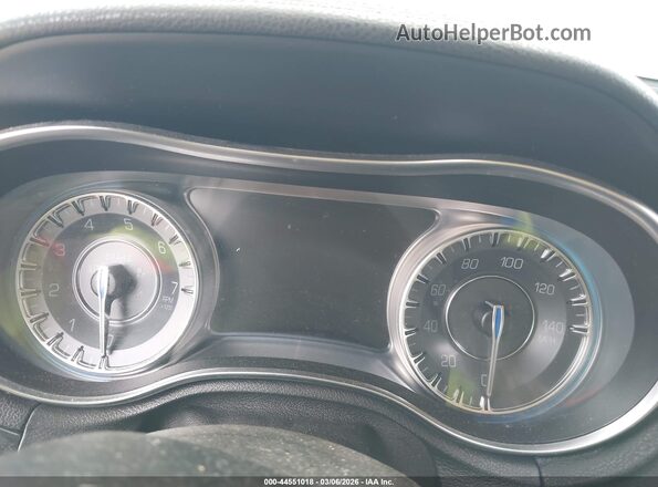 2C3CCAEG2KH617435 2019 CHRYSLER 300 Серебряный 