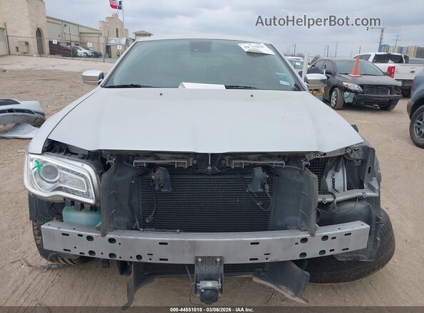 2C3CCAEG2KH617435 2019 CHRYSLER 300 Серебряный Вид задней части салона