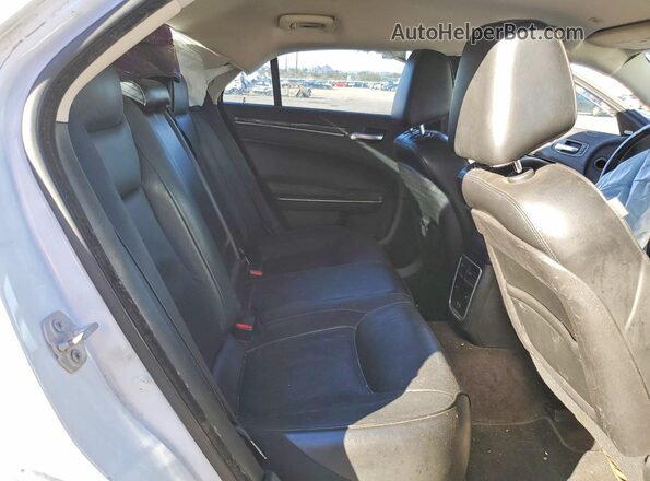 2C3CCAEGXJH168083 2018 CHRYSLER 300 Белый Вид задних сидений