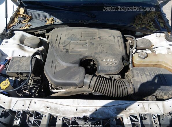 2C3CCAGG0KH517475 2019 CHRYSLER 300 Белый Вид сзади