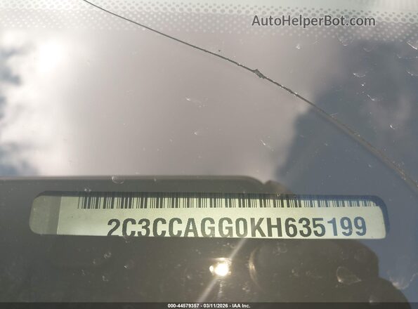 2C3CCAGG0KH635199 2019 CHRYSLER 300 Gray Vista del compartimento del motor