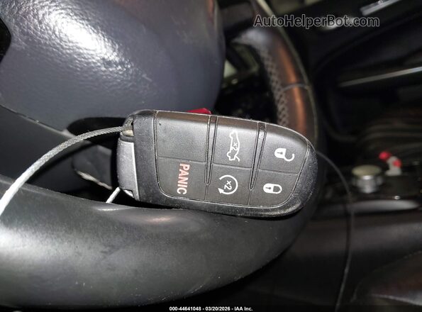 2C3CCAGG3HH597427 2017 CHRYSLER 300 Черный Вид панели приборов
