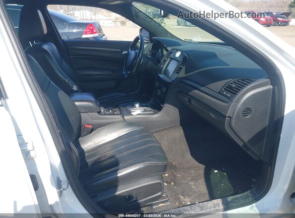 2C3CCAGG5GH162035 2016 CHRYSLER 300 Белый Вид салона спереди
