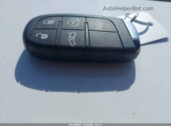 2C3CCAGG5GH162035 2016 CHRYSLER 300 Белый Вид панели приборов