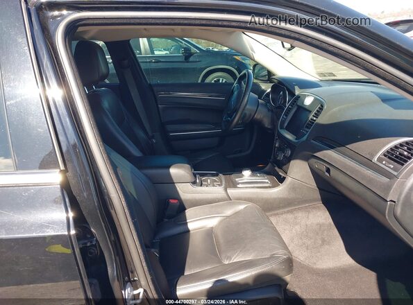 2C3CCARG1JH226740 2018 CHRYSLER 300 Черный Вид салона спереди