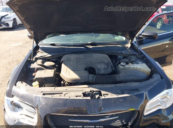 2C3CCARG1JH226740 2018 CHRYSLER 300 Черный Вид сзади