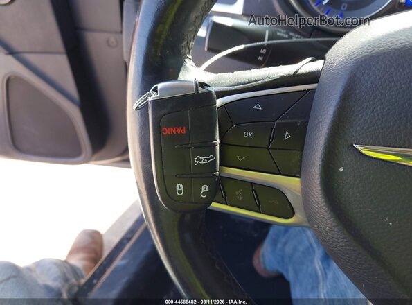 2C3CCARG9KH581205 2019 CHRYSLER 300 Черный Вид панели приборов